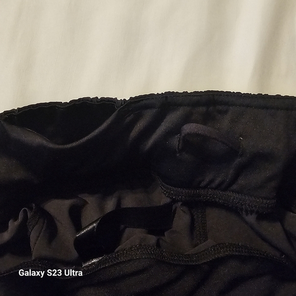 Women athletic shorts sz small - Picture 3 of 4